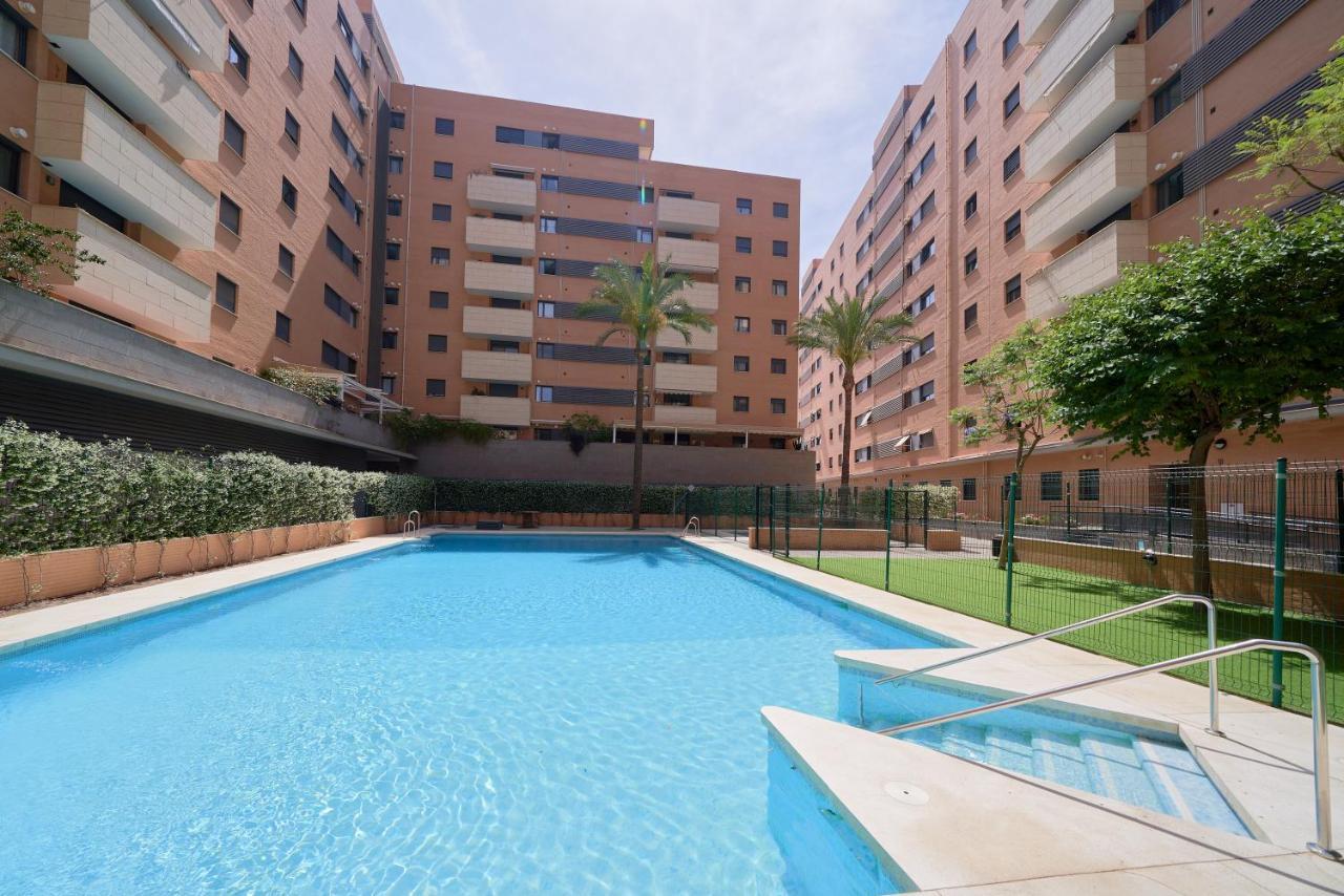 Alterhome Apartamento Con Piscina Maria Zambrano Malaga Luaran gambar